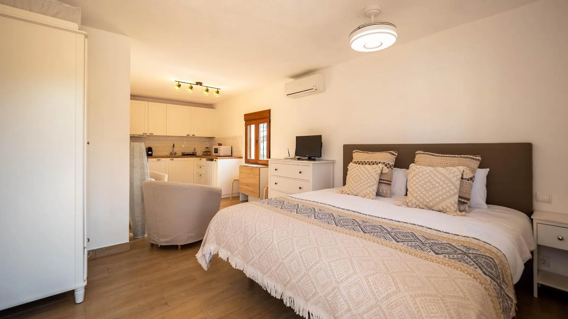 דירות Alhaurín el Grande Casa Amarilla Casitas ספרד